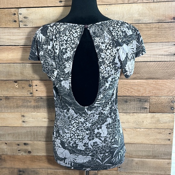 Lux Women’s Sheer Short Sleeve Tee with Large Keyhole Cutout on Back - Picture 2 of 4